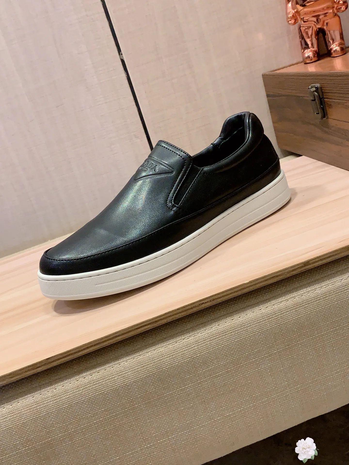 Men's Men's Shoes💰442💰💰🎩🎩[Lightning][Lightning] "PRADA*" The latest and most popular casual shoes, top brand [seduce] luxury ~ purchasing agency, top quality ~. [Strong] The upper is made of imported breathable cowhide with material ➕ breathable sheepskin feet (•) and fine workmanship. The original stylish and stylish soft rubber wear-resistant and non-slip outsole is light and comfortable on the feet. The real thing looks better when photographed. b66: code: 38-44, 4️⃣ colors selected